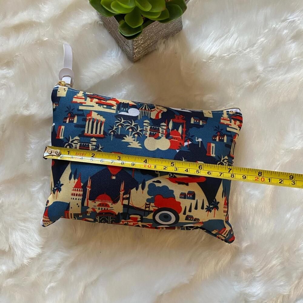 Travel-Themed Patterned Zip Pouch - image 4